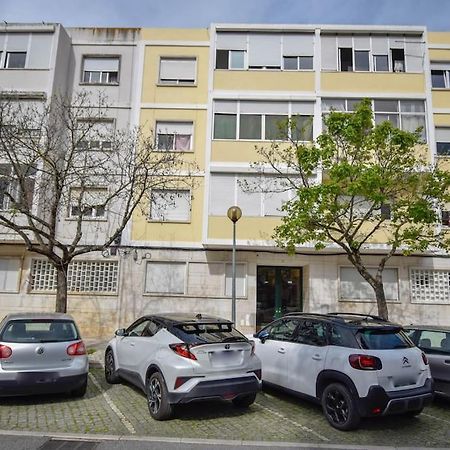 Cozy And Sunny Family Apartment Lisbon Exterior photo