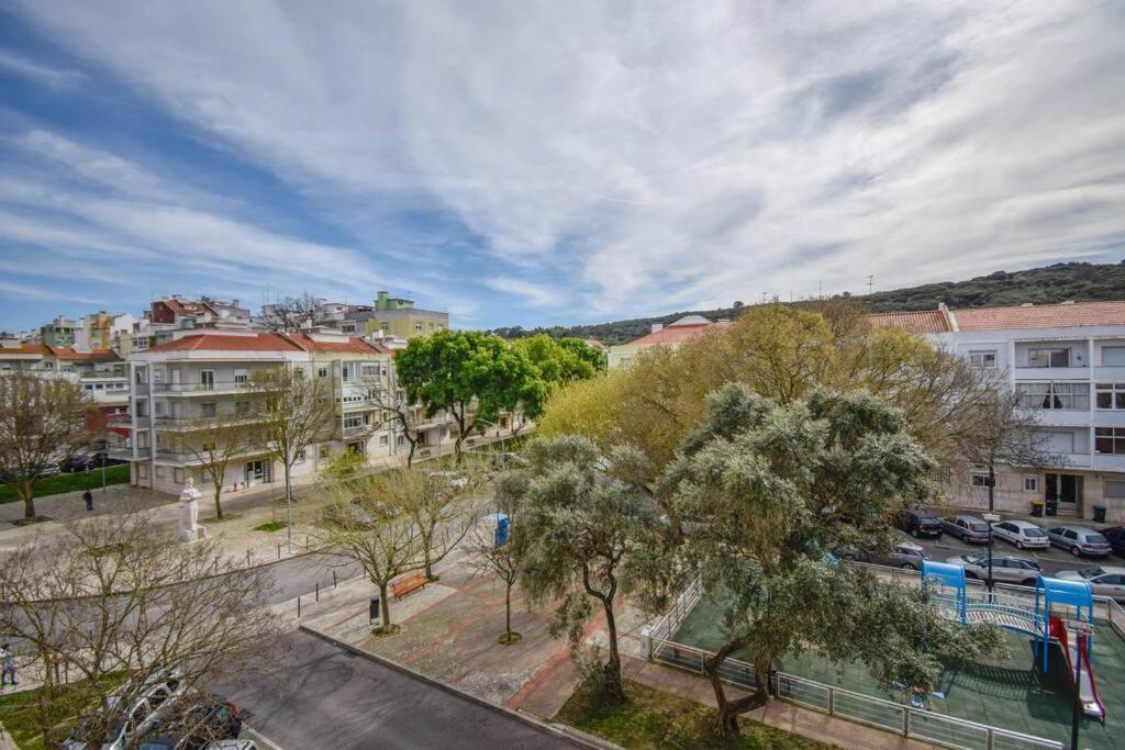 Cozy And Sunny Family Apartment Lisbon Exterior photo